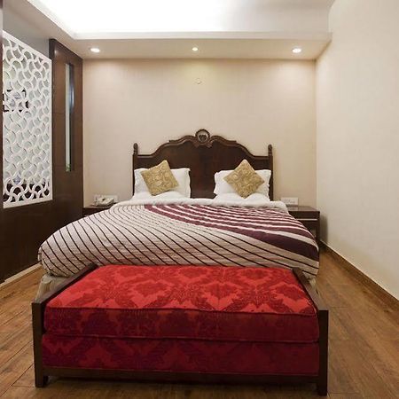 Oyo Premium Pitampura Hotel Nuova Delhi Esterno foto
