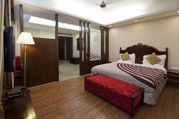 Oyo Premium Pitampura Hotel Nuova Delhi Esterno foto