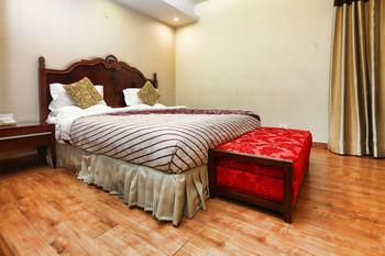 Oyo Premium Pitampura Hotel Nuova Delhi Esterno foto