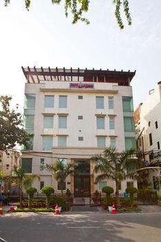 Oyo Premium Pitampura Hotel Nuova Delhi Esterno foto